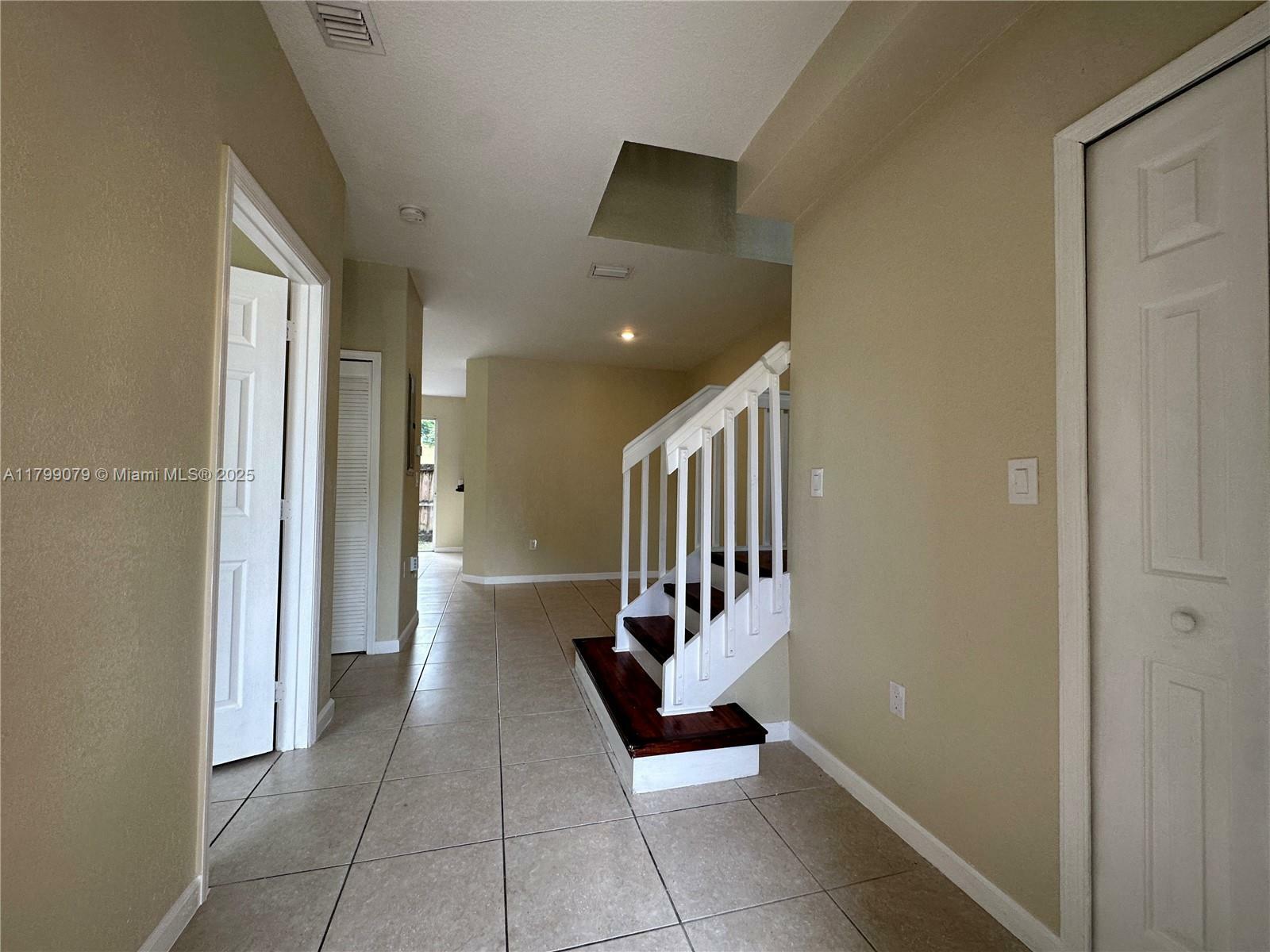 Property Photo: 2834 SE 16th Ave 111 FL 33035