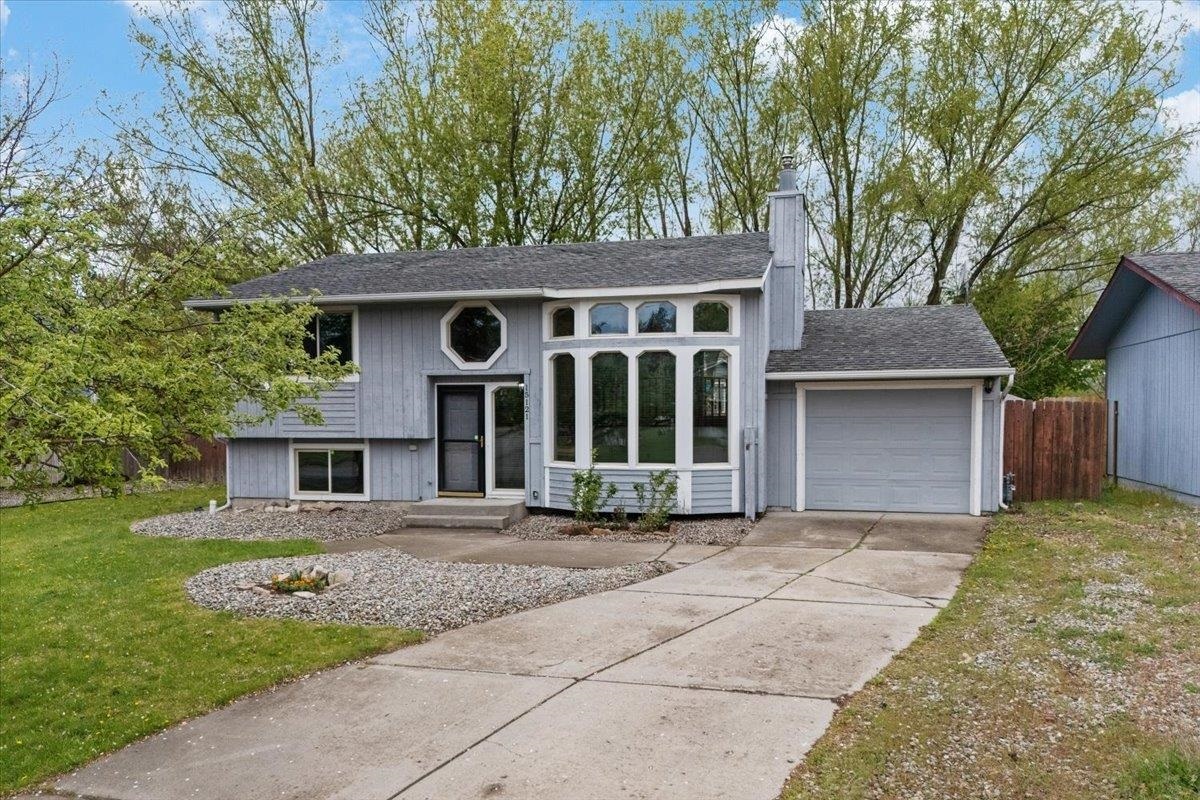 Property Photo: 15121 N Meadowview Dr WA 99021