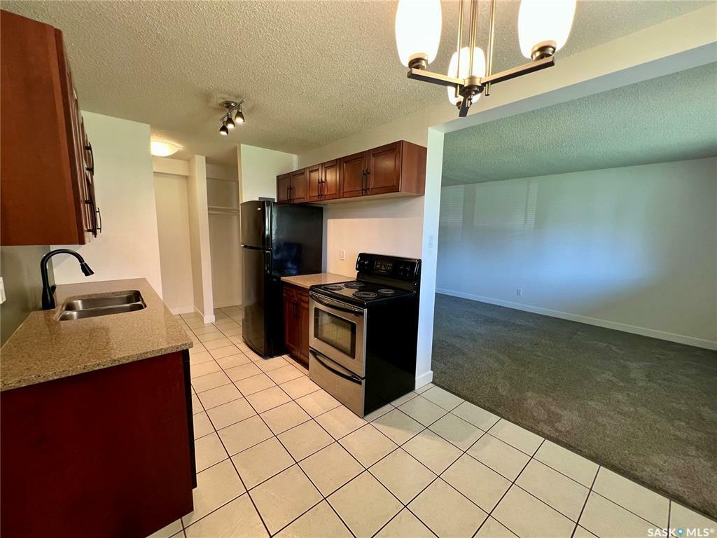 Property Photo: 208 Lindsay Place 6 SK S7H 3E6