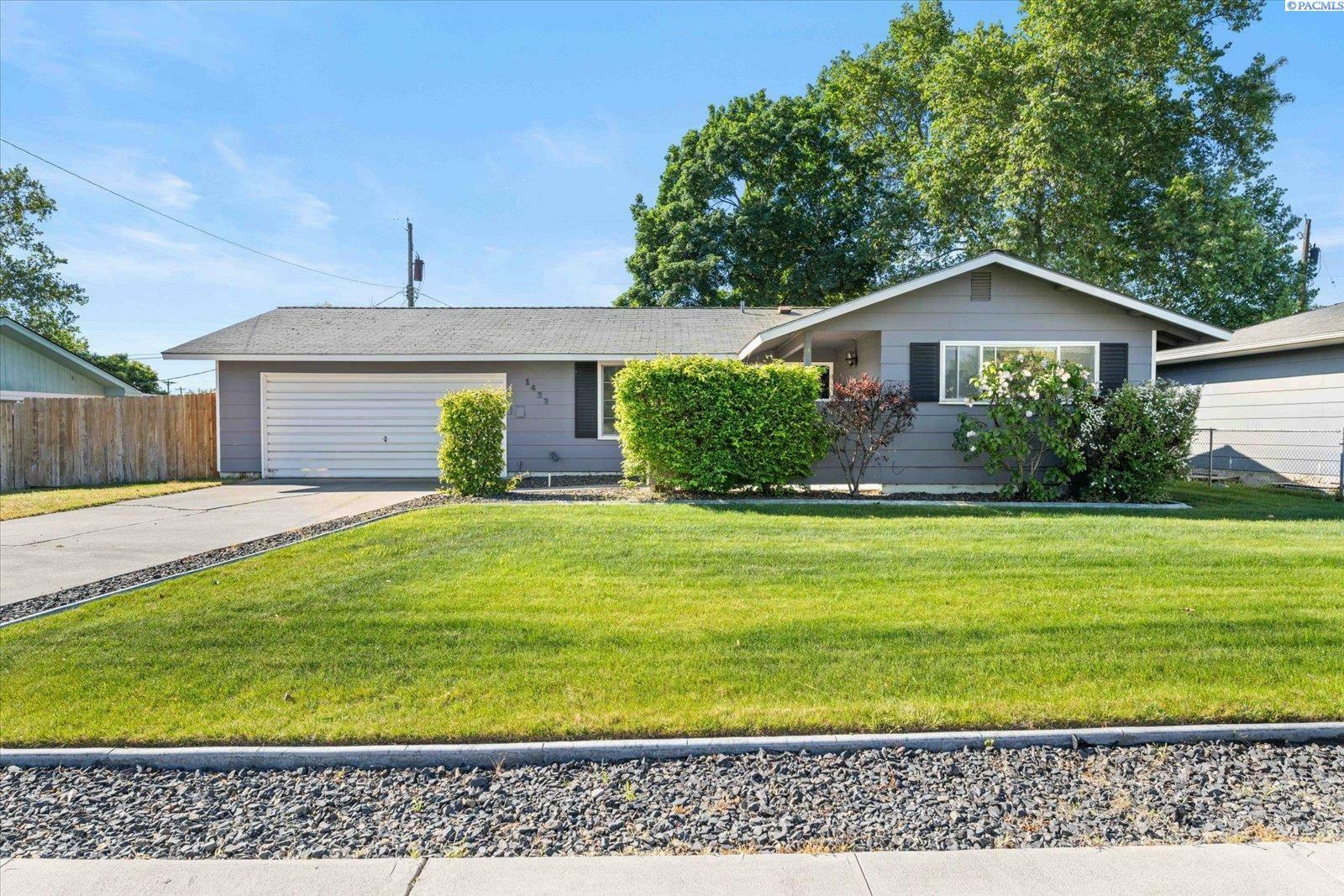 Property Photo: 1423 Arbor WA 99352
