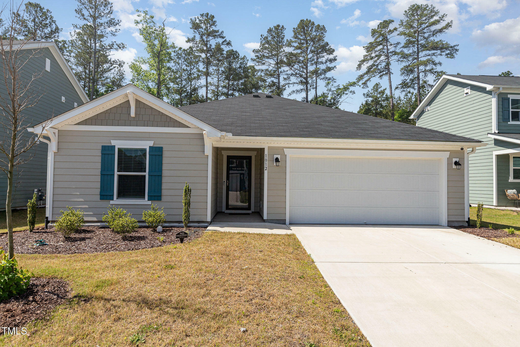 Property Photo: 1012 Ringhill Bluff Drive NC 27704