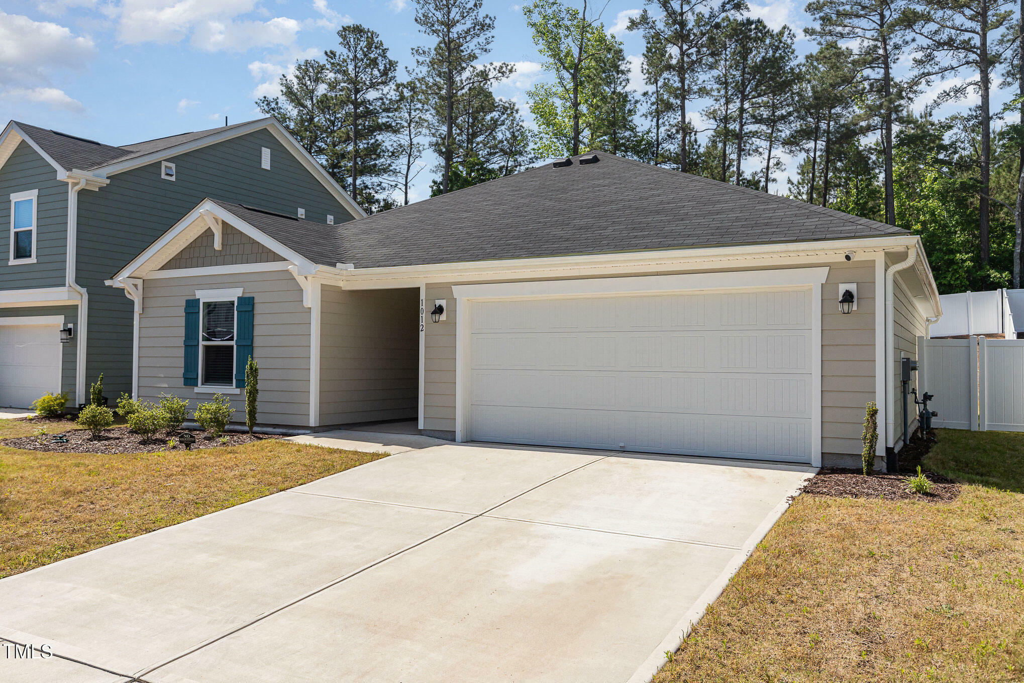 Property Photo:  1012 Ringhill Bluff Drive  NC 27704 