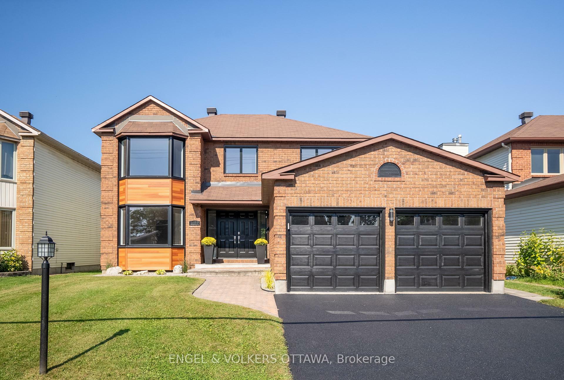 Property Photo: 2177 Lenester Avenue ON K2A 4A9