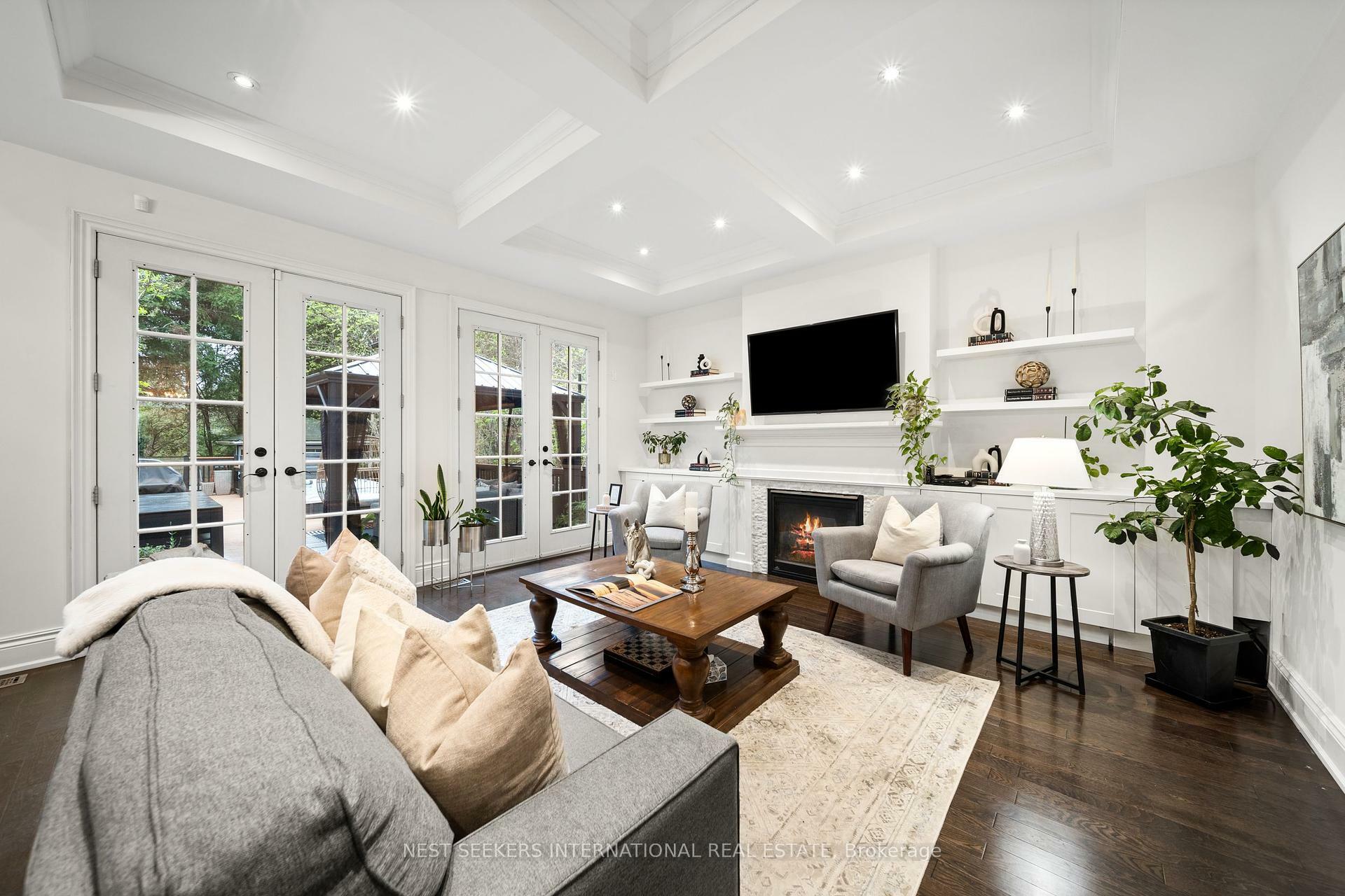 117 Parkview Hill Crescent  Toronto ON M4B 1R6 photo