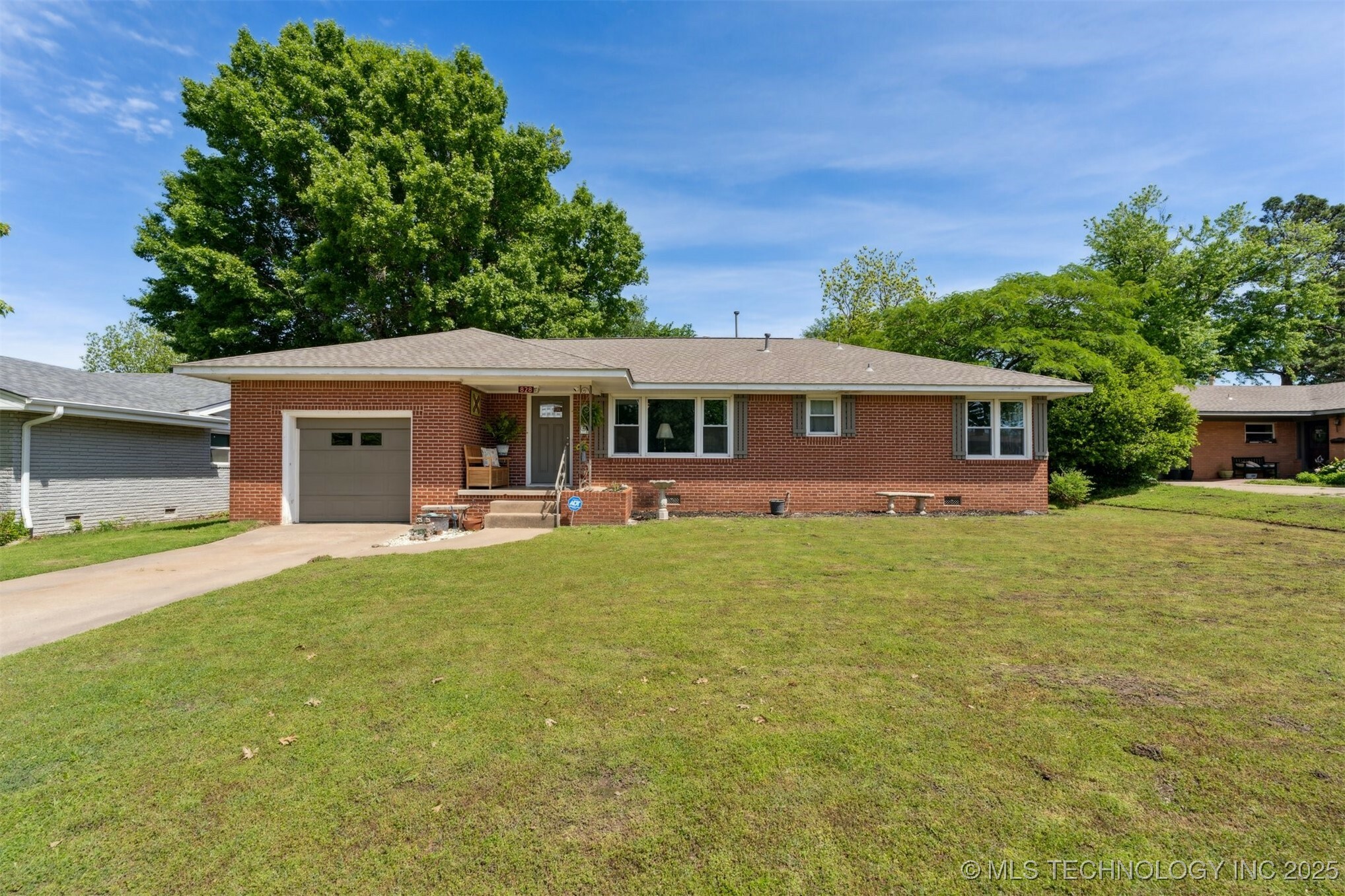 Property Photo: 828 E 6th Street OK 74023
