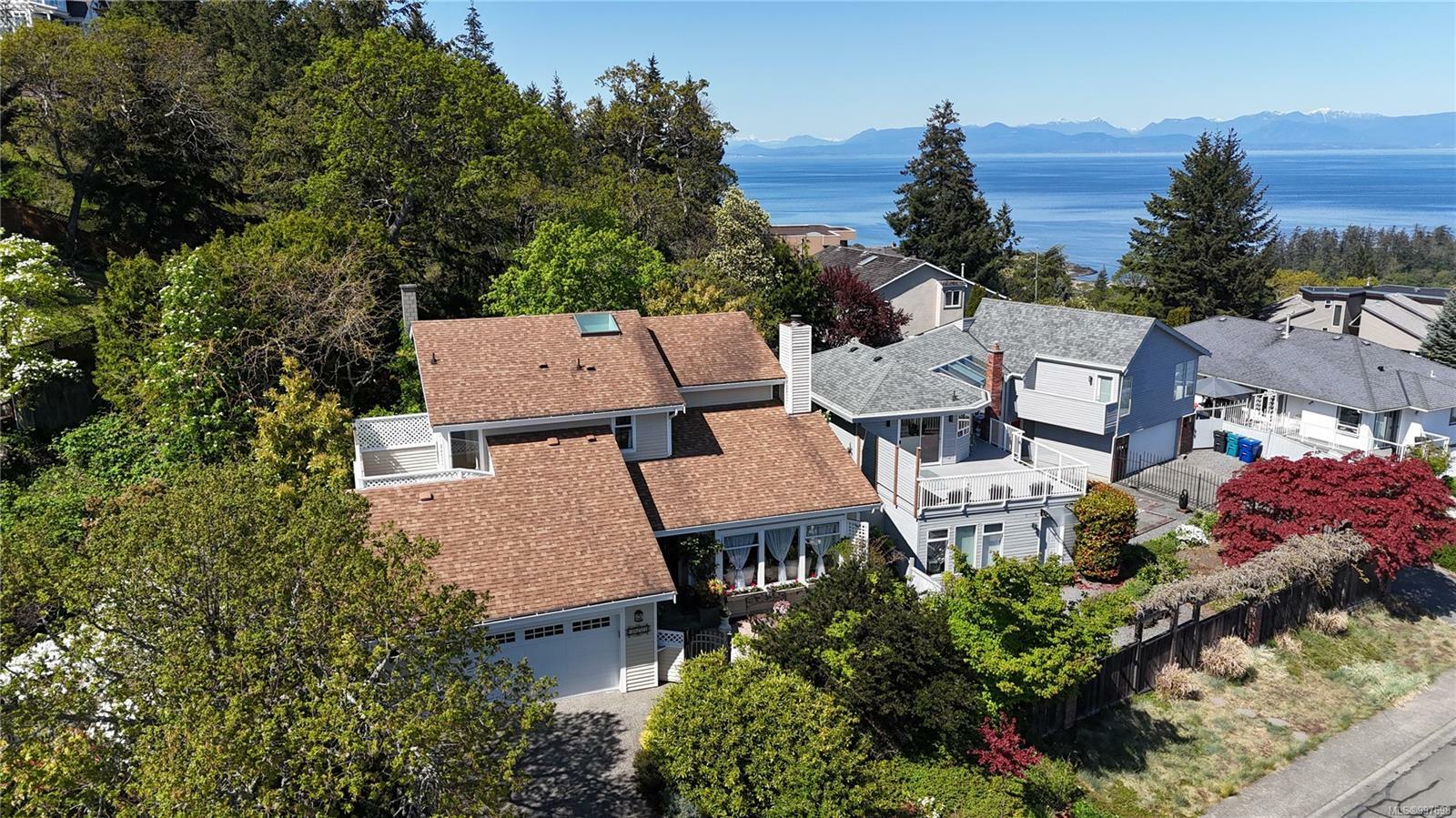 Property Photo: 3653 Glen Oaks Dr BC V9T 5L3