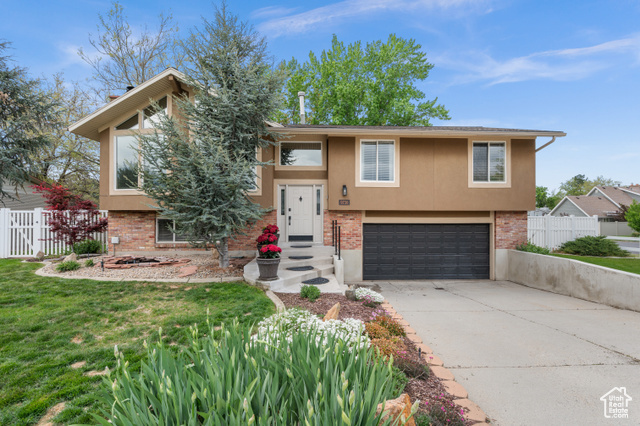 Property Photo: 9730 S Sandridge Dr UT 84092
