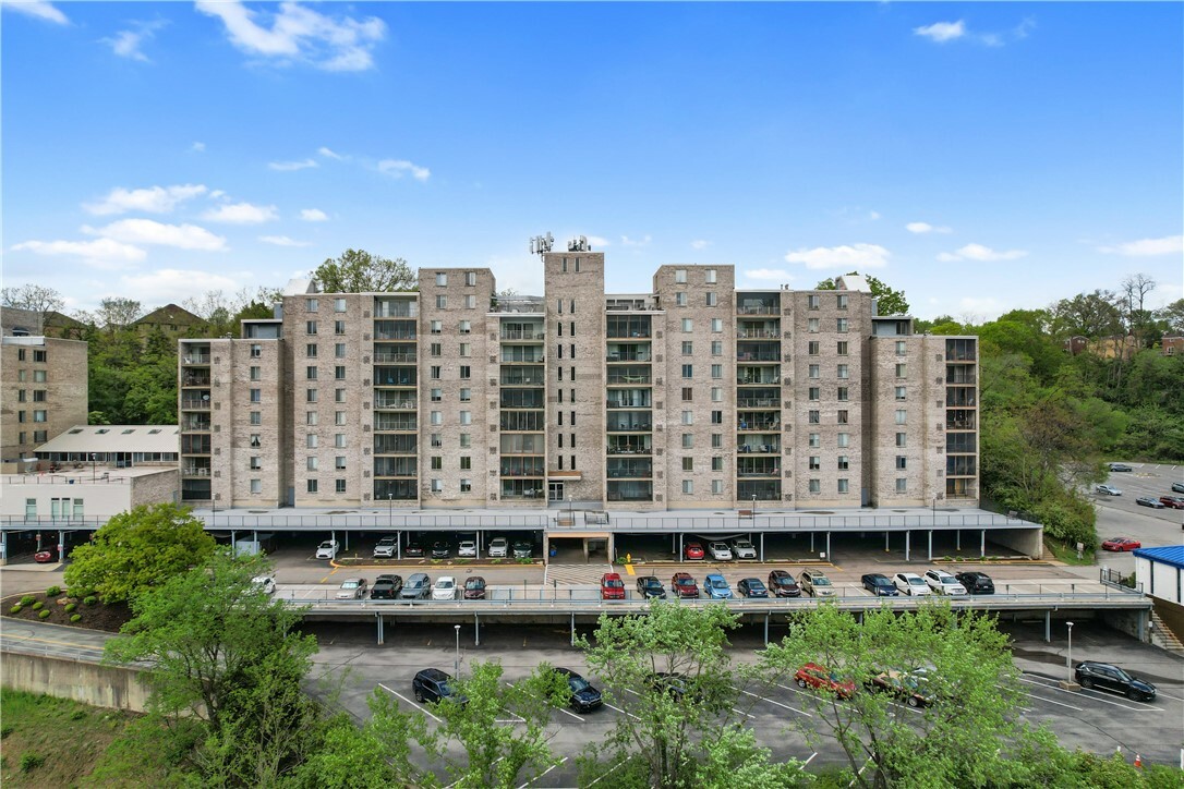 Property Photo: 2120 Greentree Road 705E PA 15220