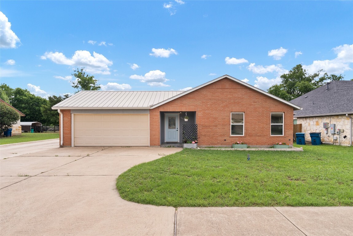 Property Photo:  803 Savannah Cove  TX 78621 