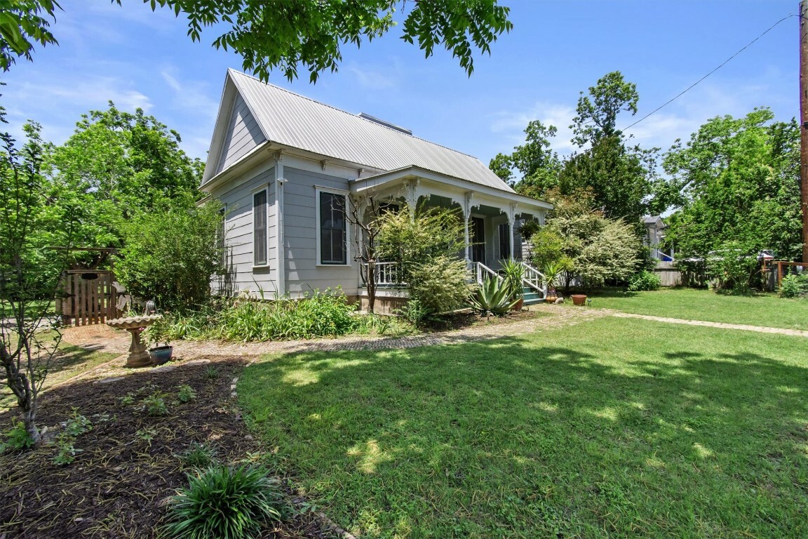 Property Photo: 308 S Avenue A TX 78621