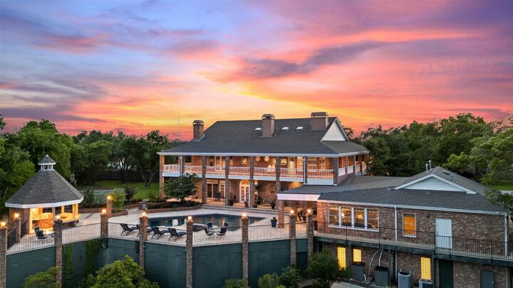 Property Photo: 12 Hedge Lane TX 78746
