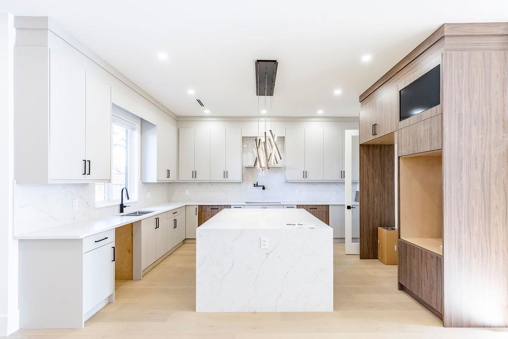 Photo de la propriété: 14963 20 Avenue BC V4A 8E9