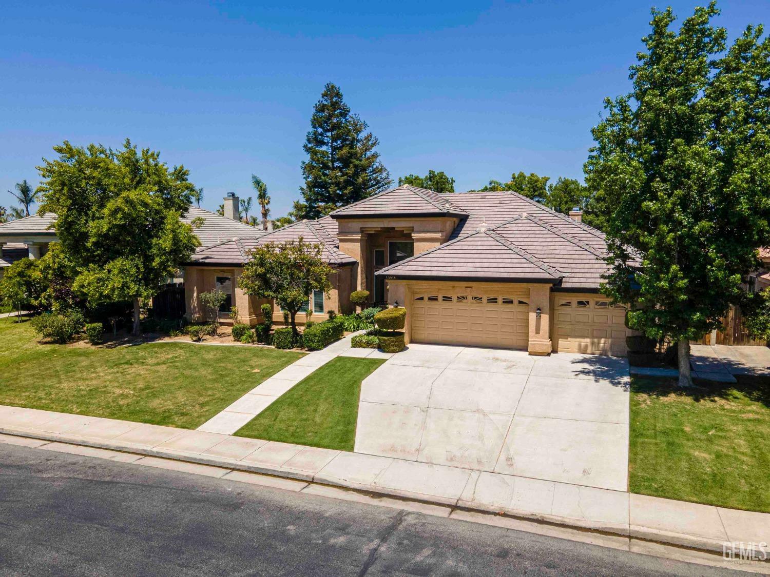 Property Photo: 13010 Williamsburg Place CA 93314