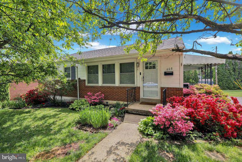 Property Photo: 608 Dorchester Avenue PA 19609