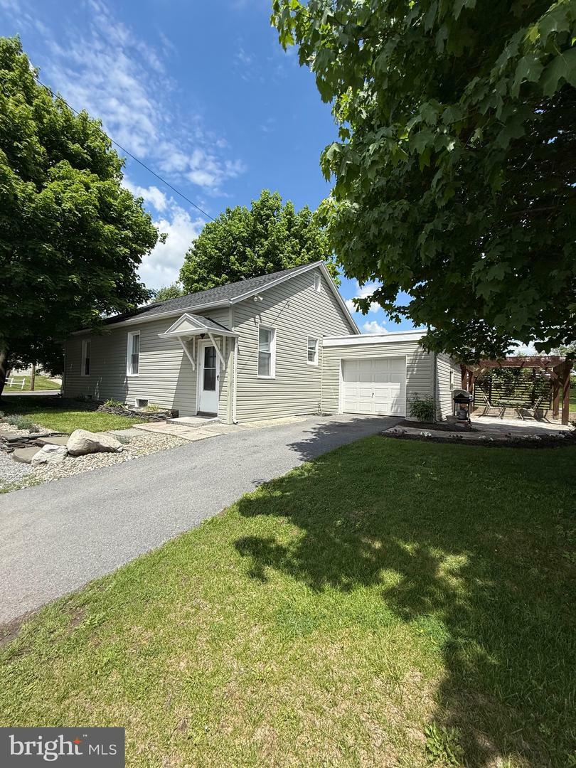 Property Photo: 614 Hollywell Avenue PA 17201