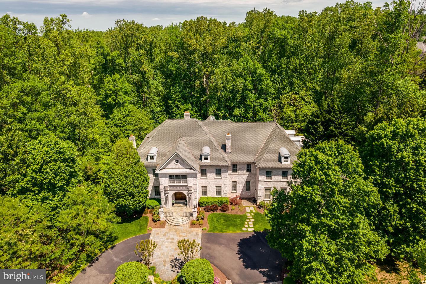 Property Photo: 1034 Founders Ridge Lane VA 22102