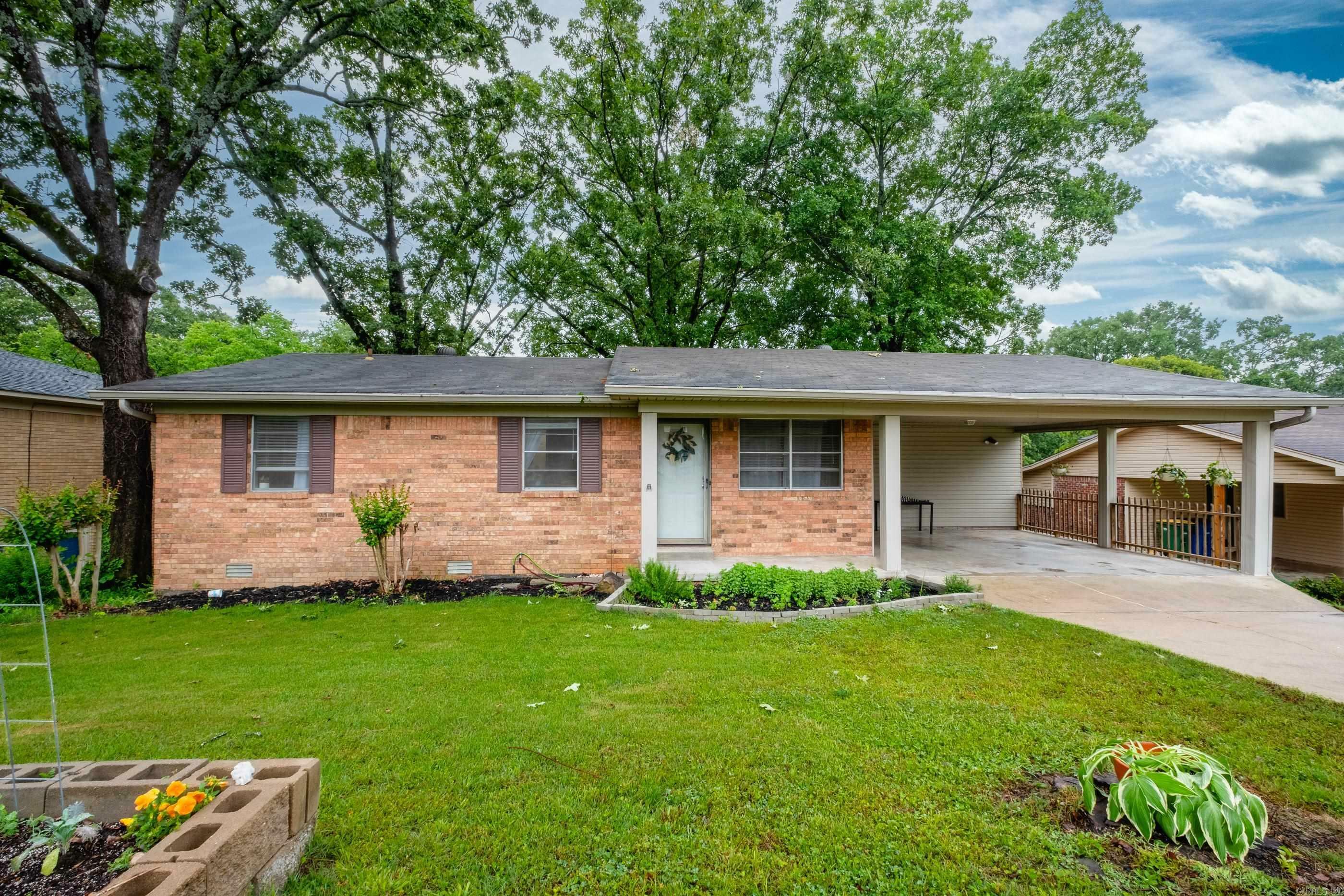 Property Photo: 4704 N Cypress Street AR 72116