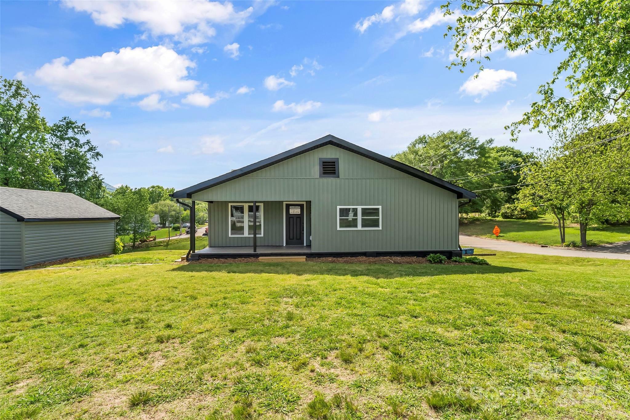Property Photo: 800 Hoyle Street SW NC 28690