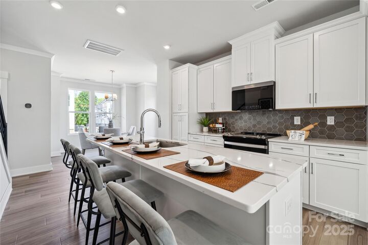 2009 Clarksdale Drive 39  Charlotte NC 28206 photo