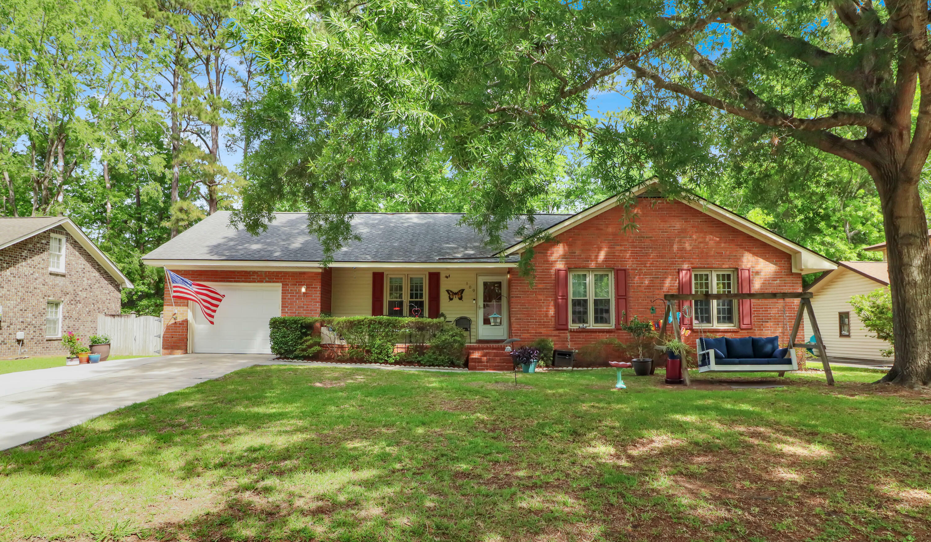 Property Photo: 109 Williams Court SC 29445