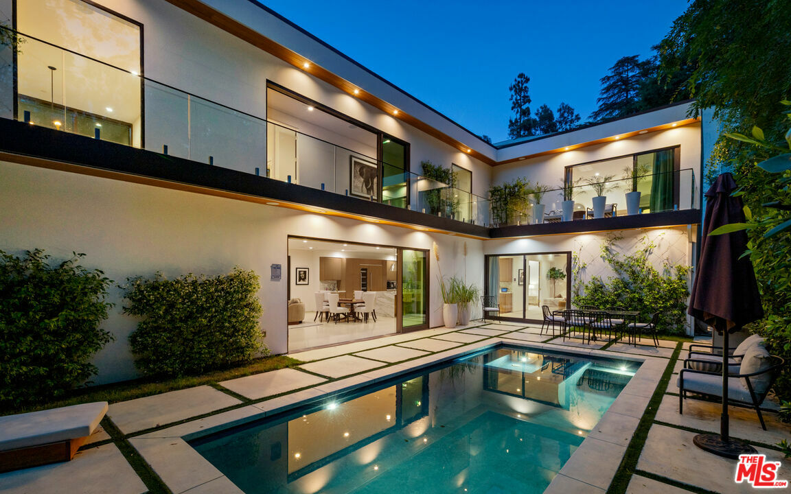1884 Laurel Canyon Rd  Los Angeles CA 90046 photo