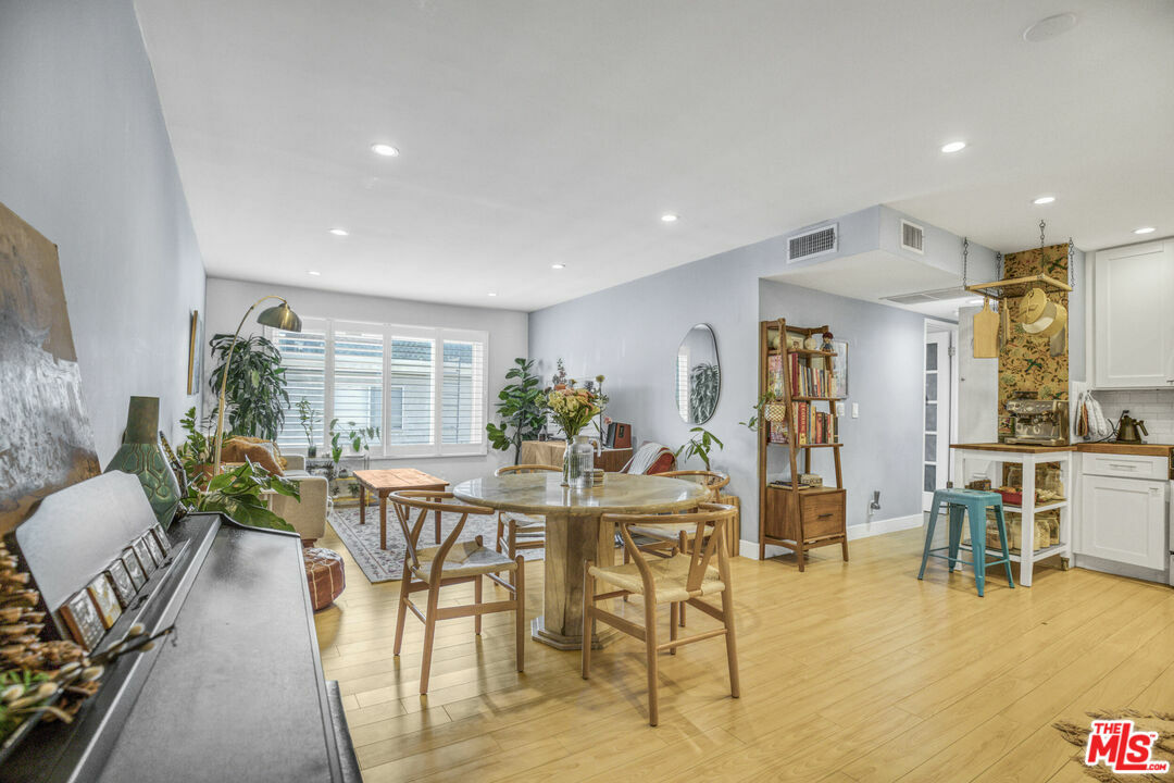 Property Photo: 5031 Denny Ave CA 91601