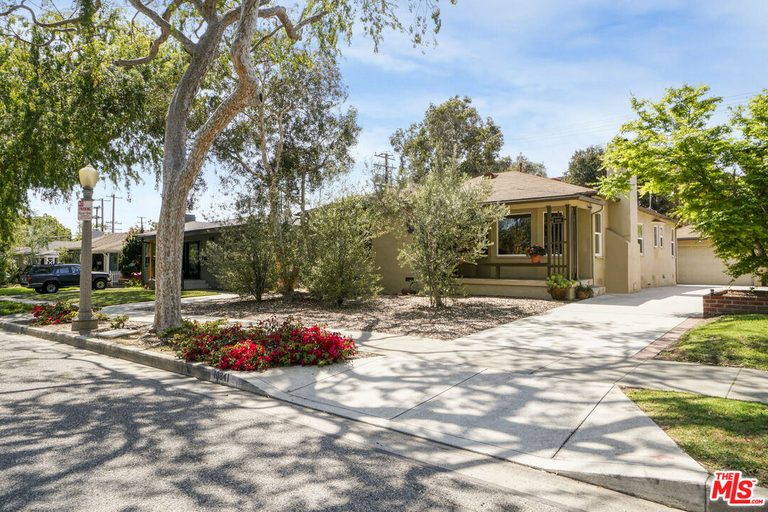 Property Photo: 10841 Wagner St CA 90230