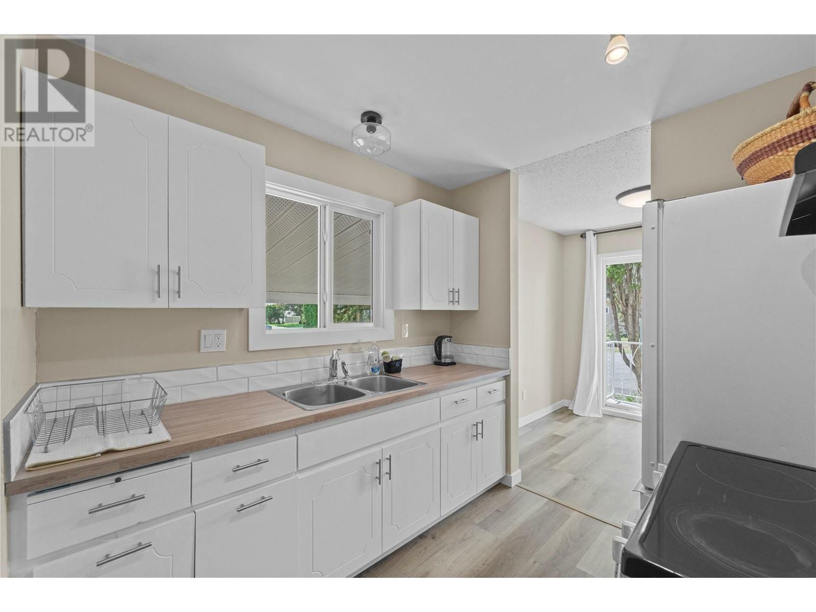 Property Photo: 2336 Bossert Avenue BC V2B 4V7
