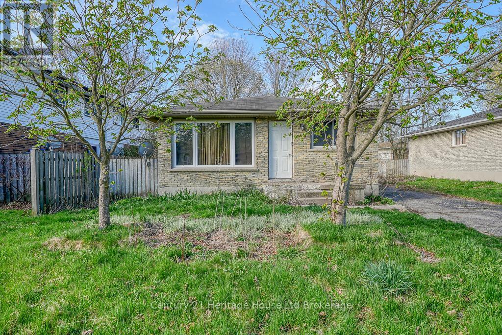 Property Photo: 29 Devonshire Avenue ON N4G 4K7
