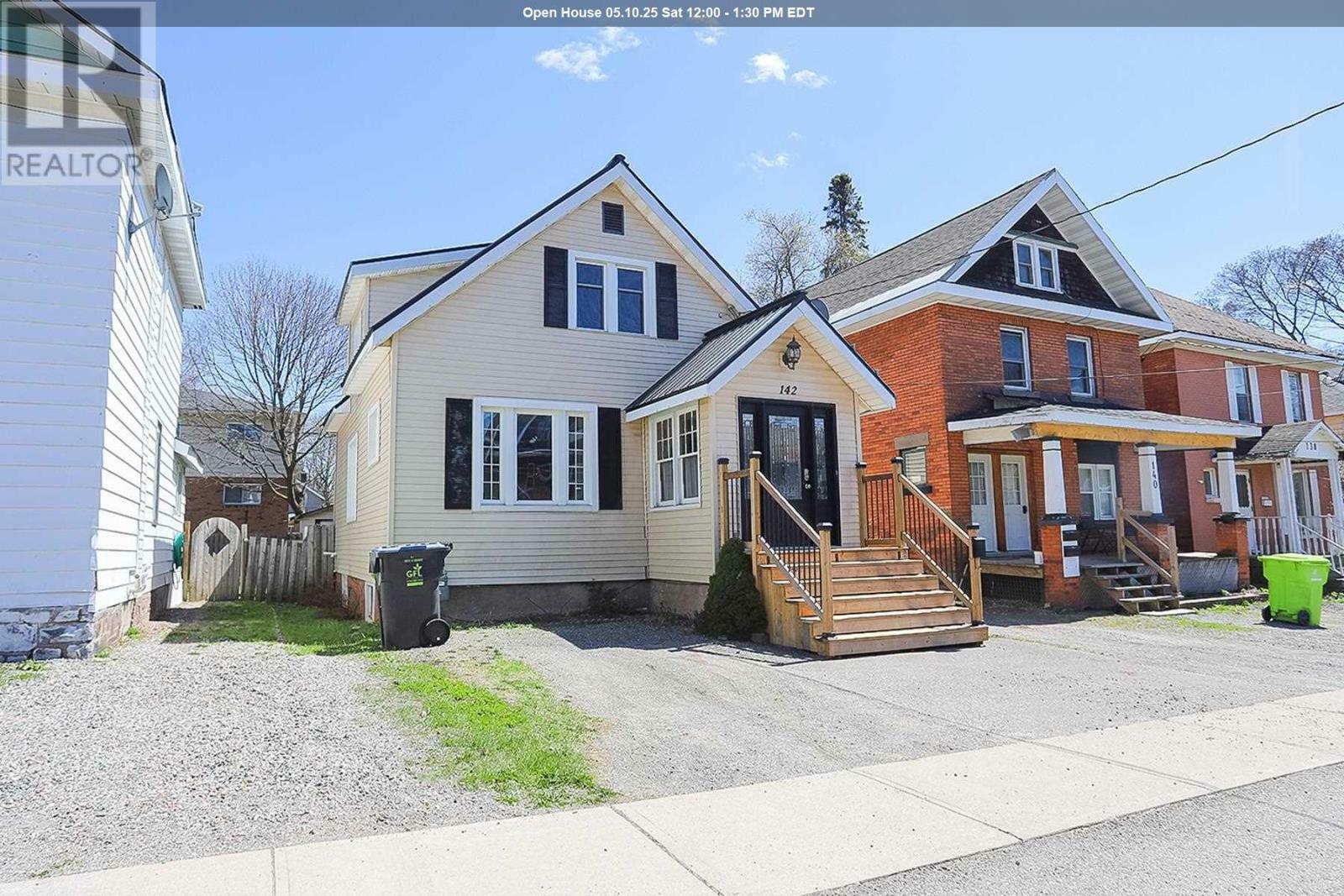 Property Photo: 142 Woodward Ave ON P6A 3T7