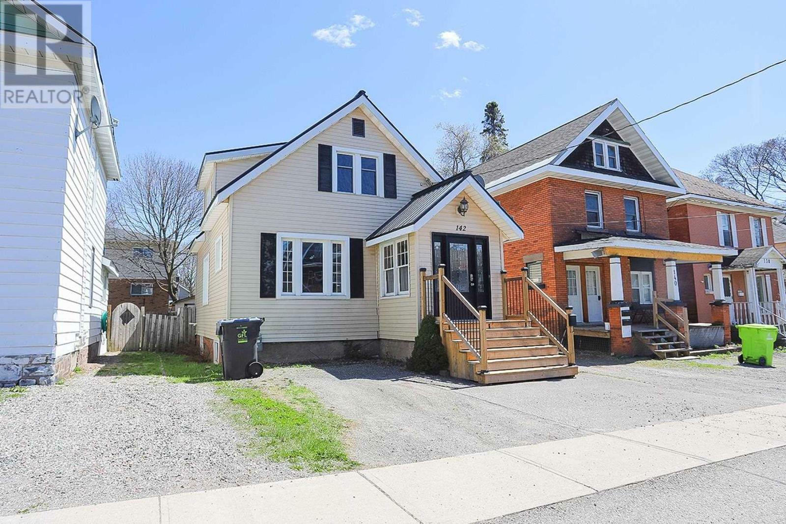 142 Woodward Ave  Sault Ste. Marie ON P6A 3T7 photo