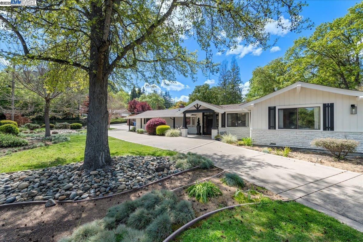 Property Photo: 325 Crest Ave CA 94507