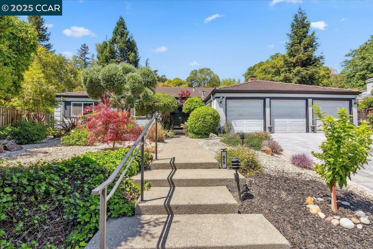 Property Photo: 819 El Quanito CA 94526