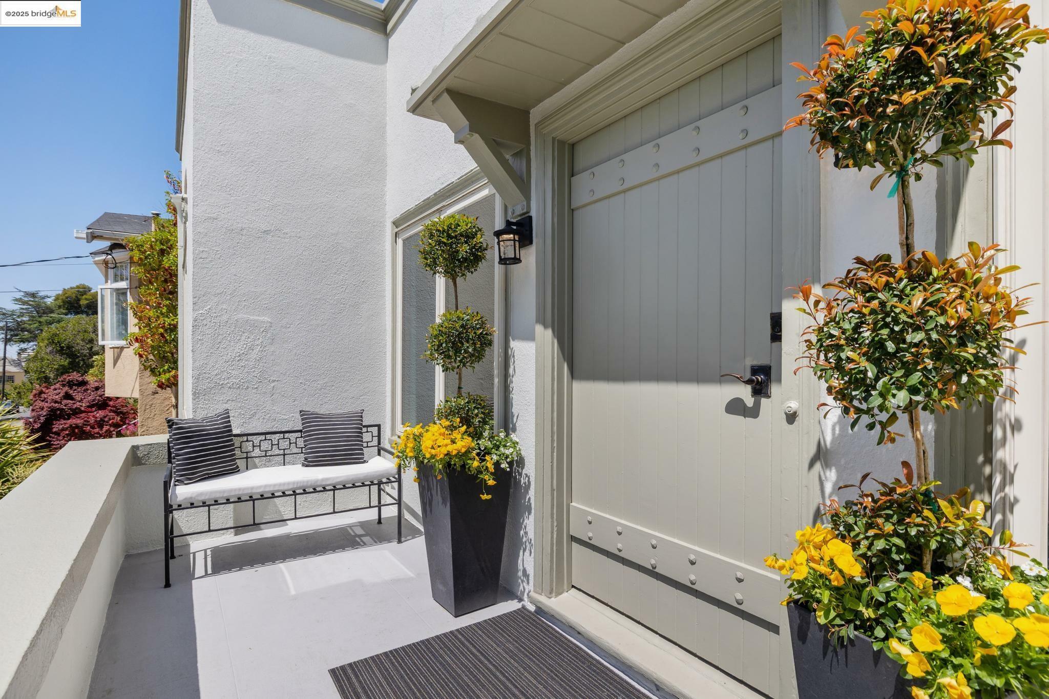 Property Photo: 129 Ronada Ave CA 94611