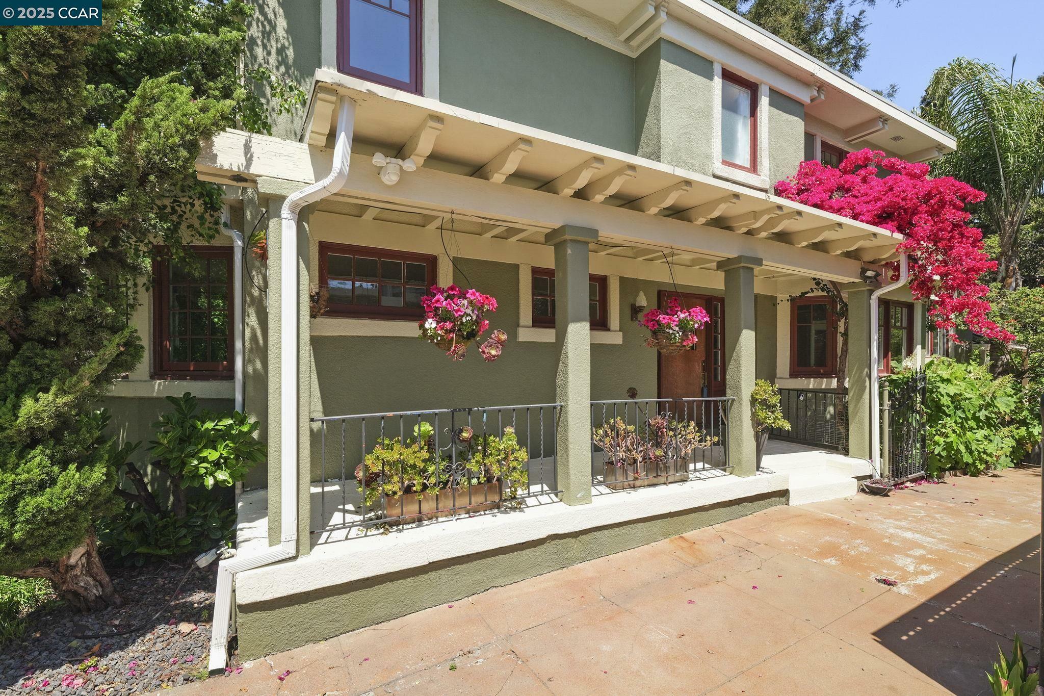Property Photo: 484 Forest St CA 94618