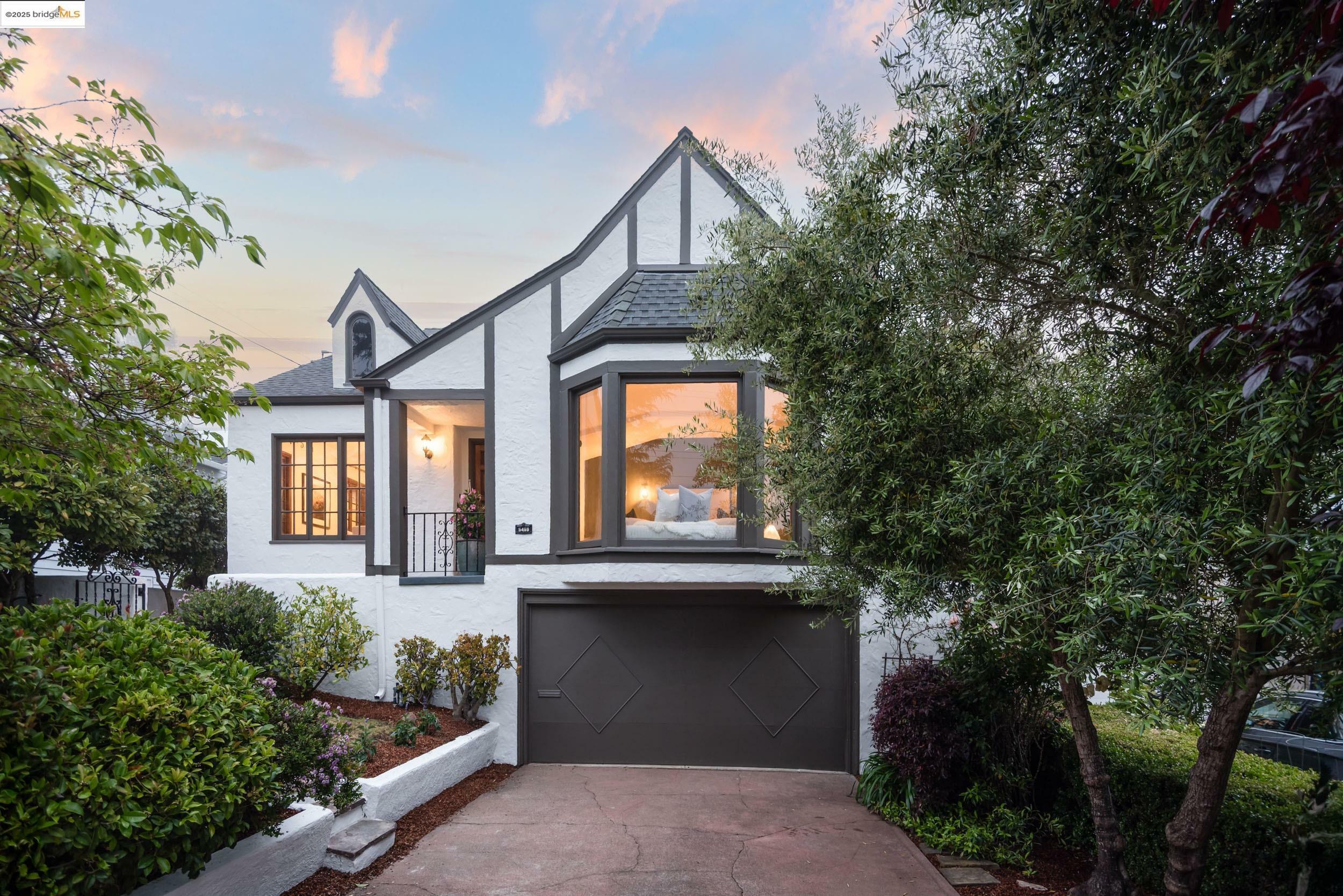 Property Photo: 5468 Proctor Ave CA 94618