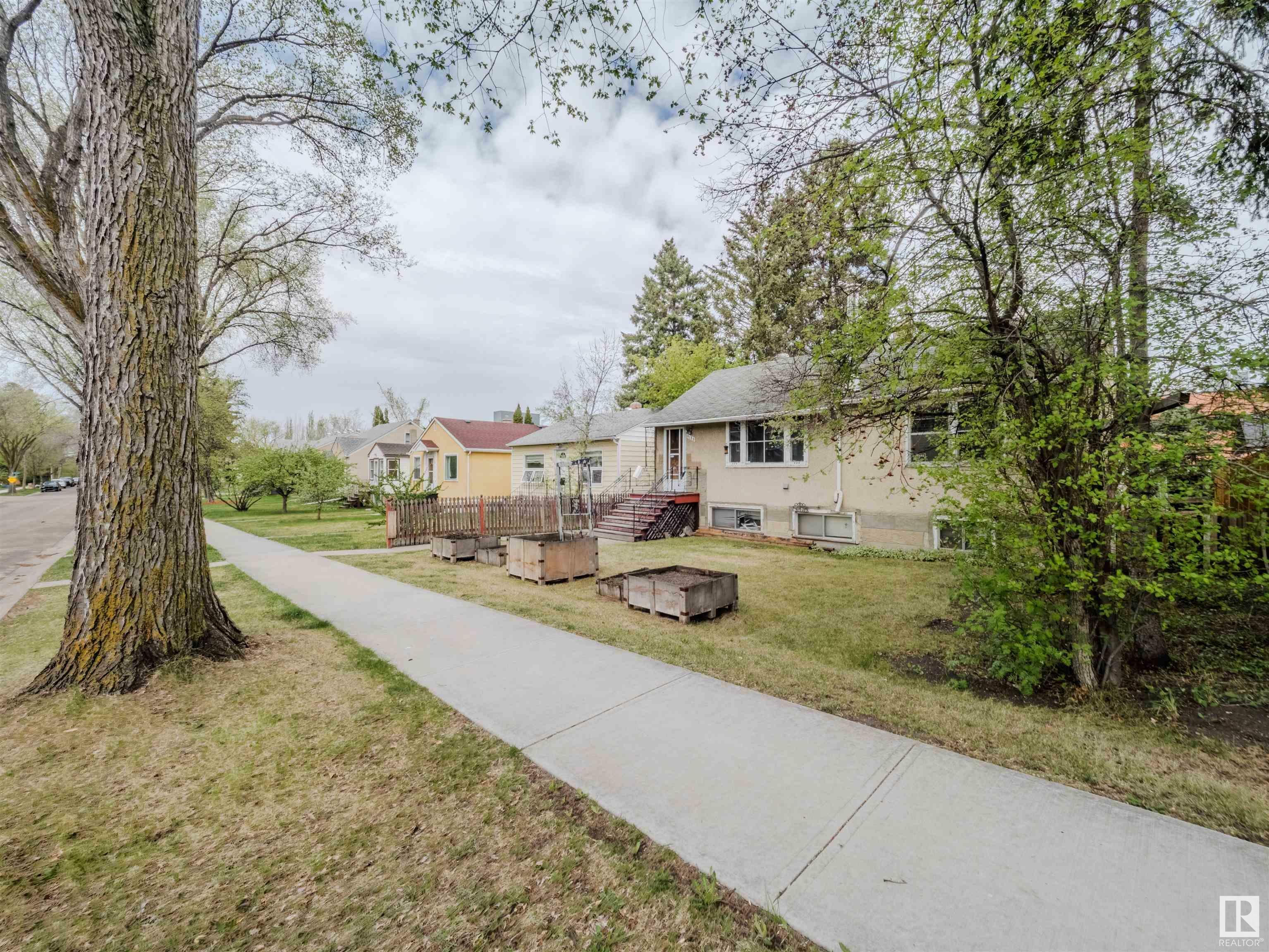 9128 81 Avenue NW  Edmonton AB T6C 0X1 photo