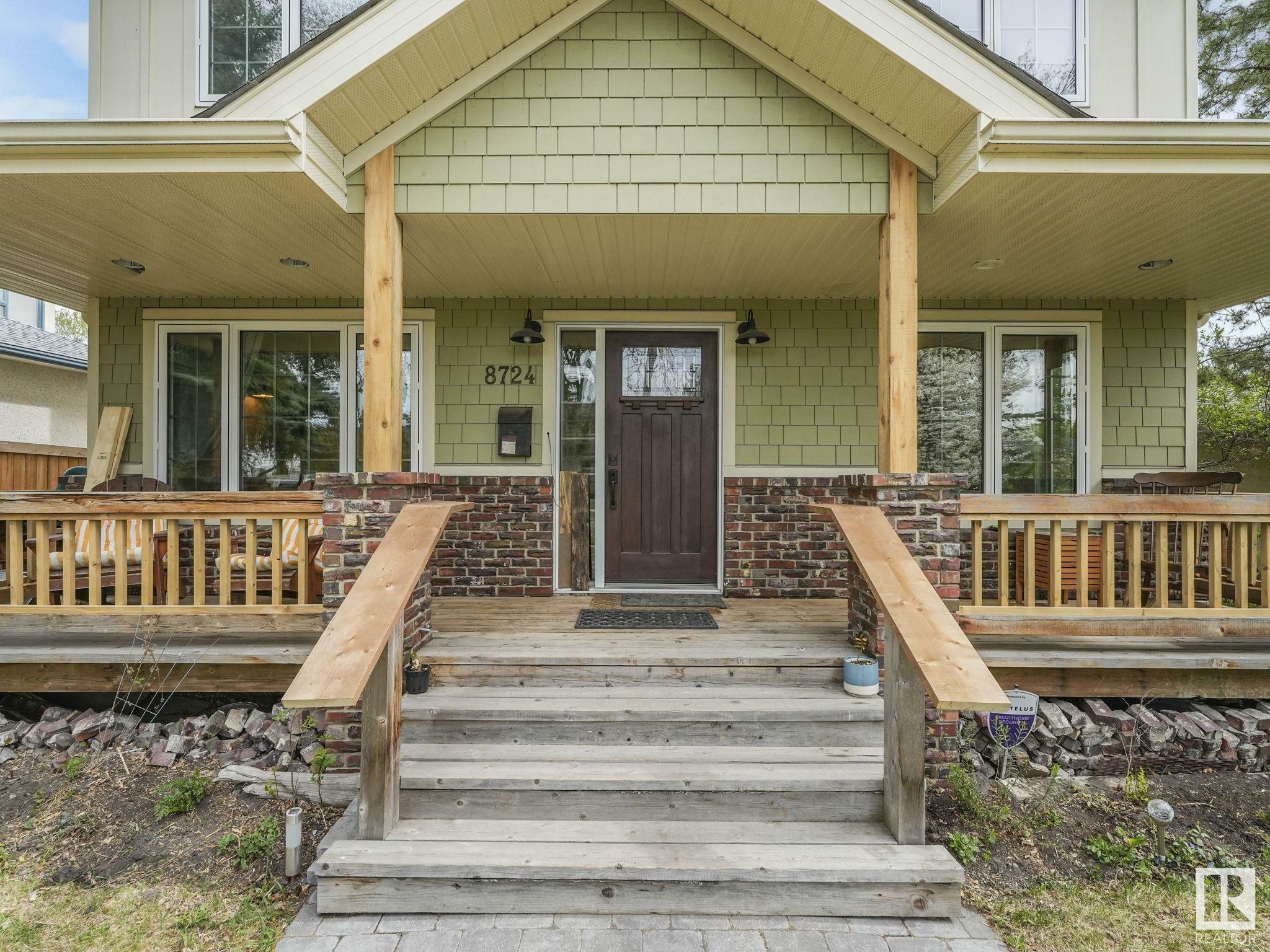 Photo de la propriété: 8724 92B Avenue NW AB T6C 1S9