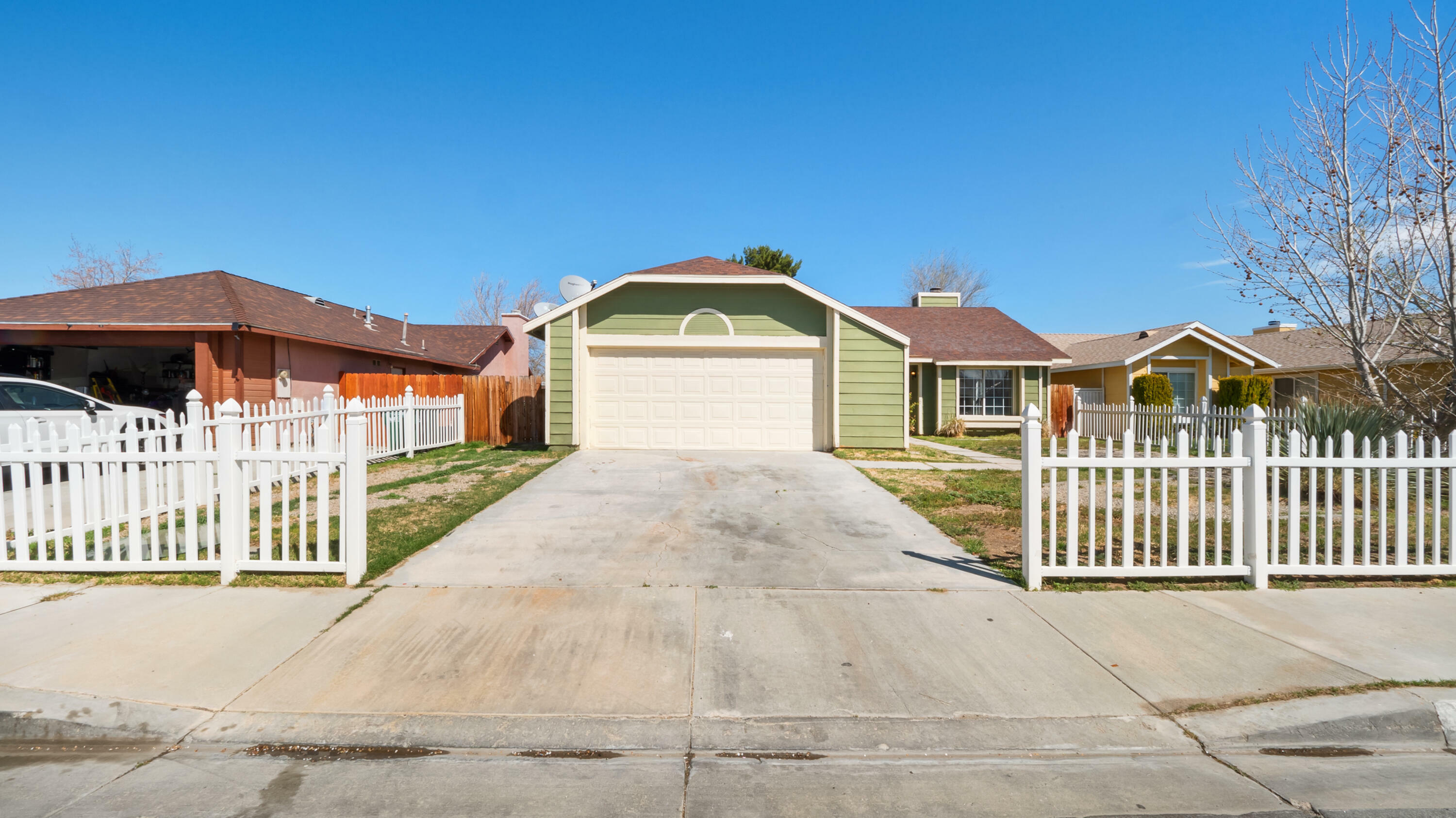 Property Photo: 653 Twinberry Lane CA 93534