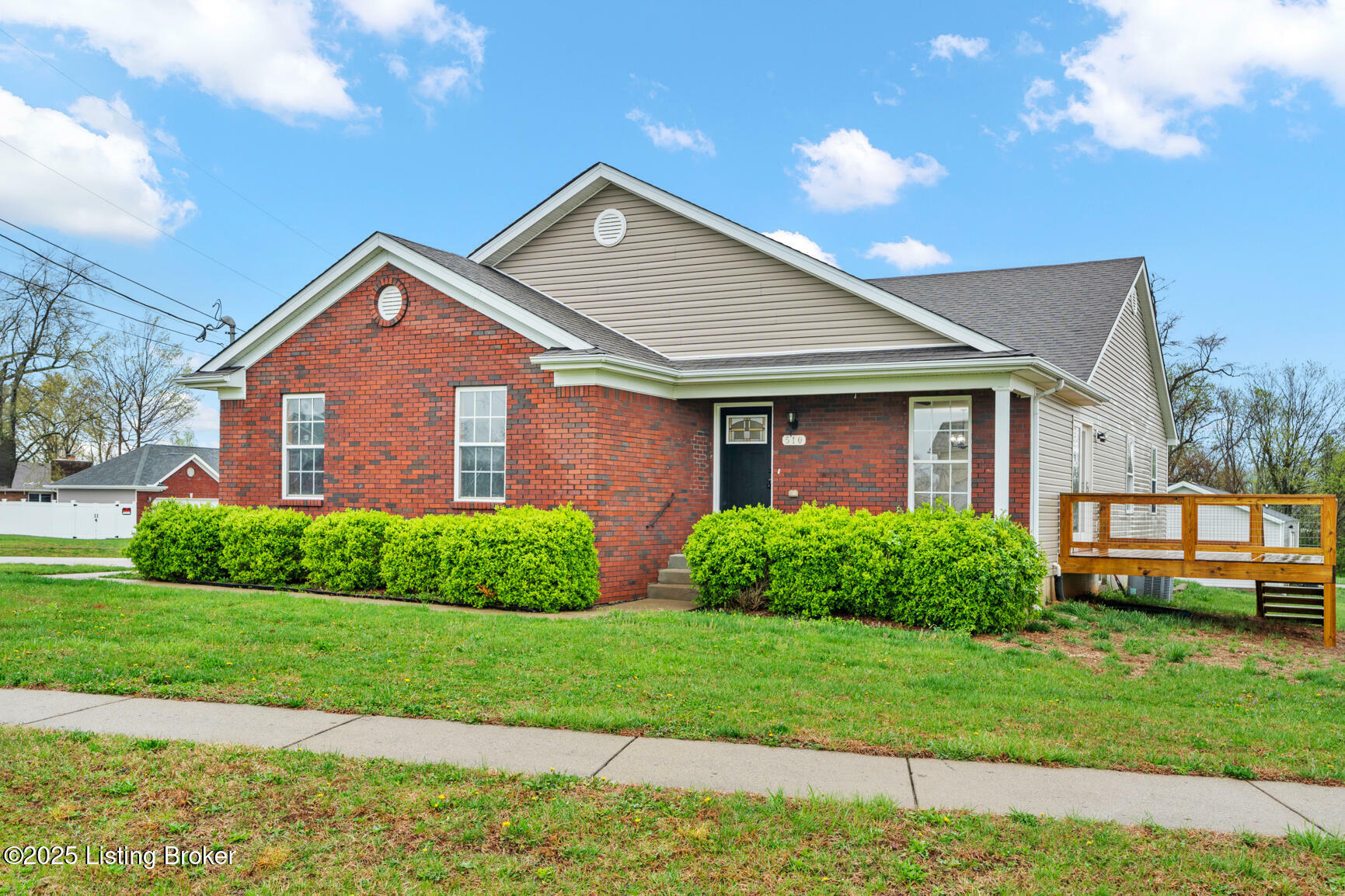 Property Photo: 510 University Dr KY 40160