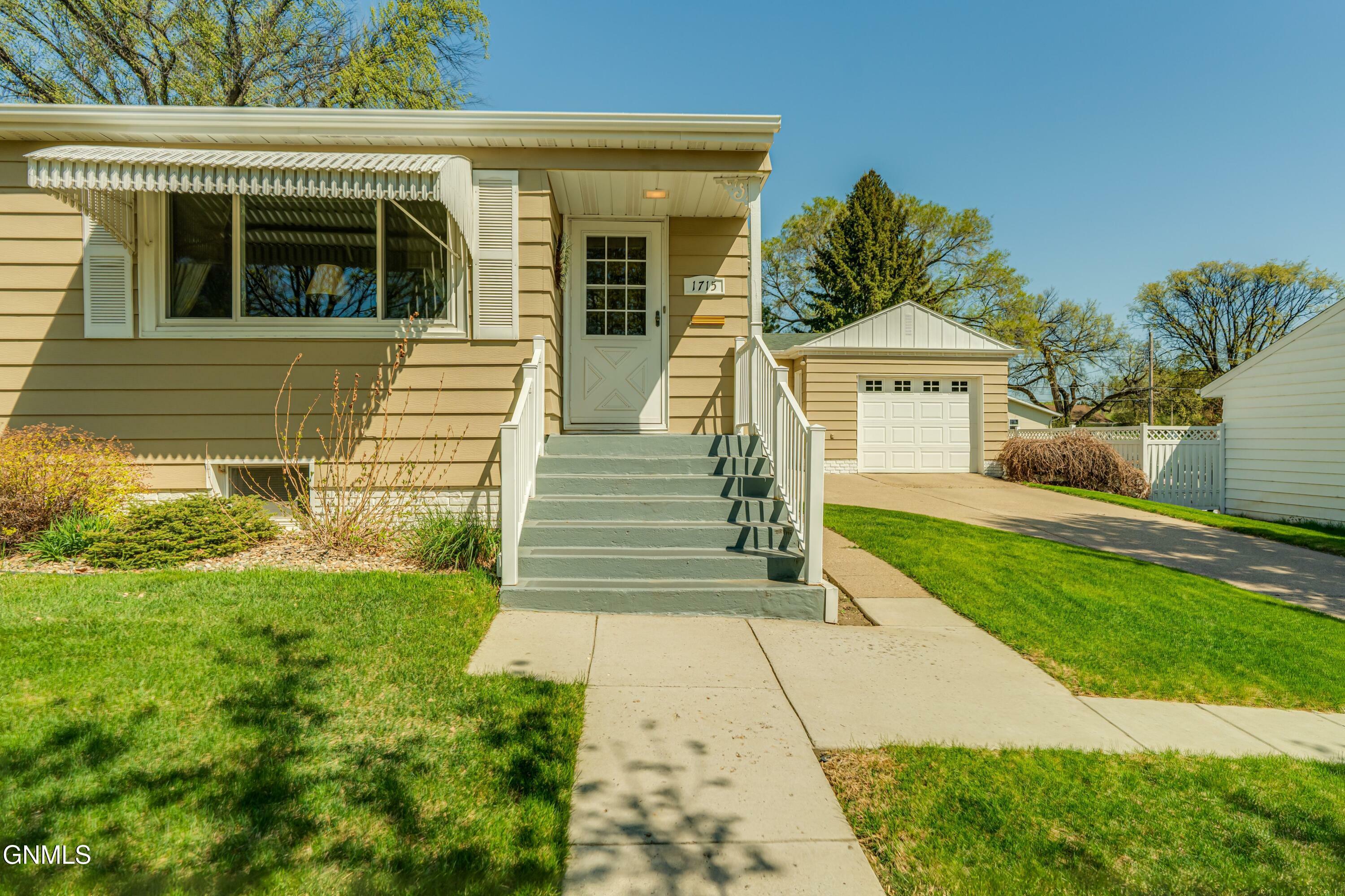 Property Photo: 1715 N 6th Street ND 58501