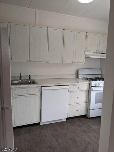 Property Photo: 173 S Orange Ave 2H NJ 07079