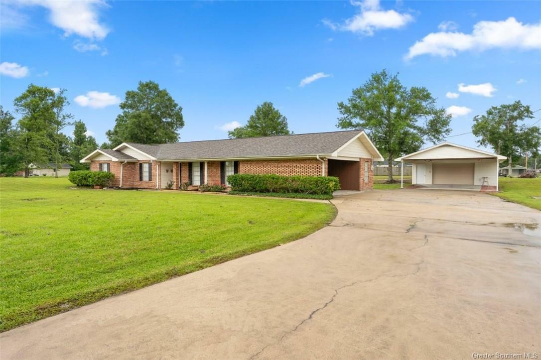 Property Photo: 213 Debra Lane LA 70611