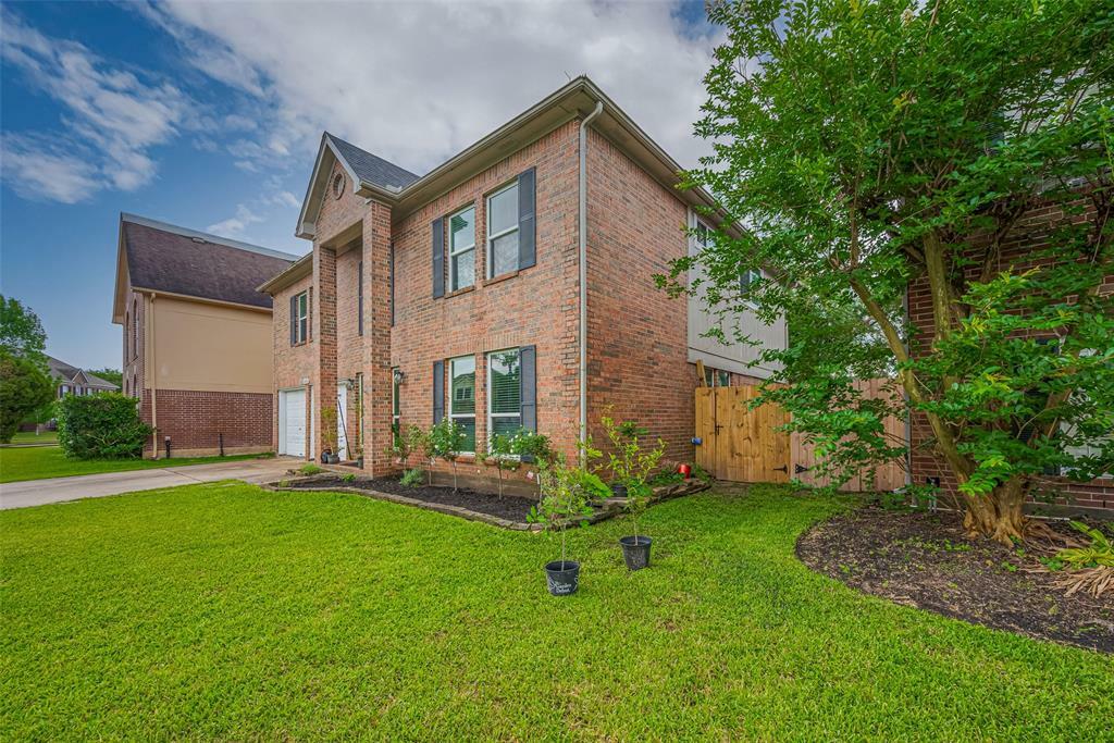 Property Photo: 14307 S Vistaglen Loop TX 77084