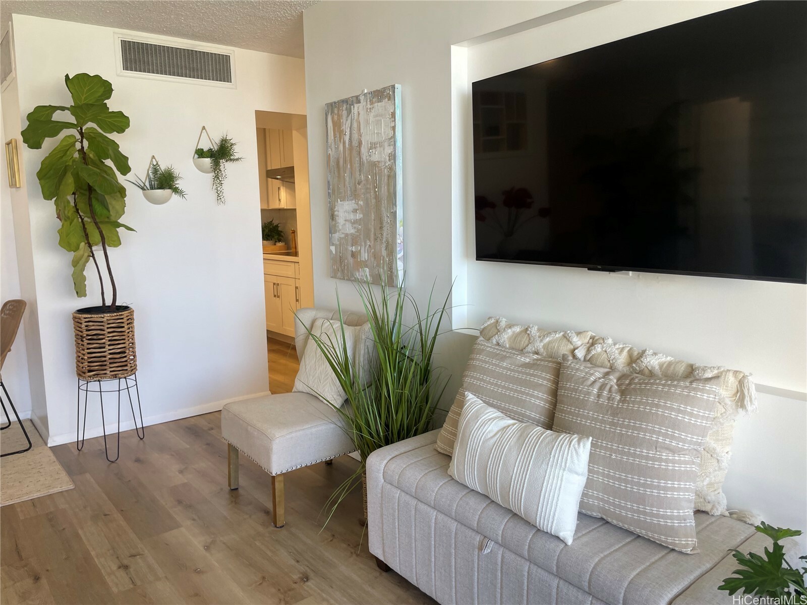 1561 Kanunu Street 1206  Honolulu HI 96814 photo