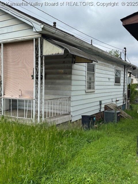 Property Photo: 311 1/2 Westmoreland Drive WV 25302