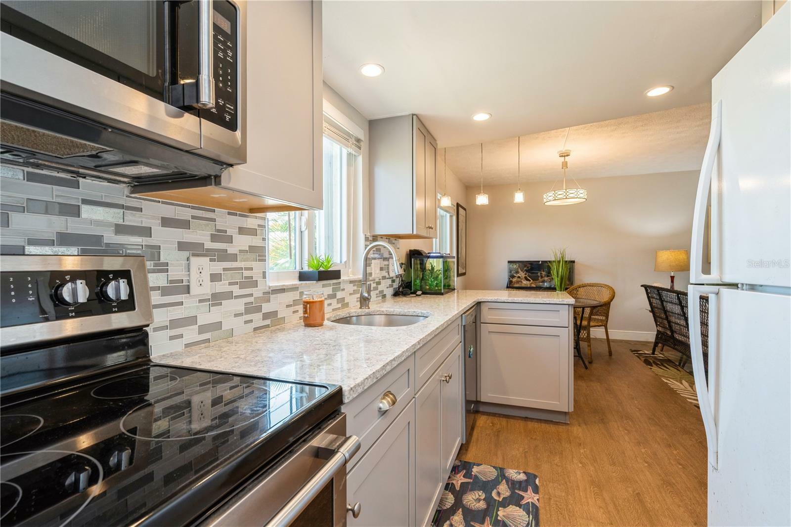Property Photo: 527 Cape Coral Parkway W 4 FL 33914