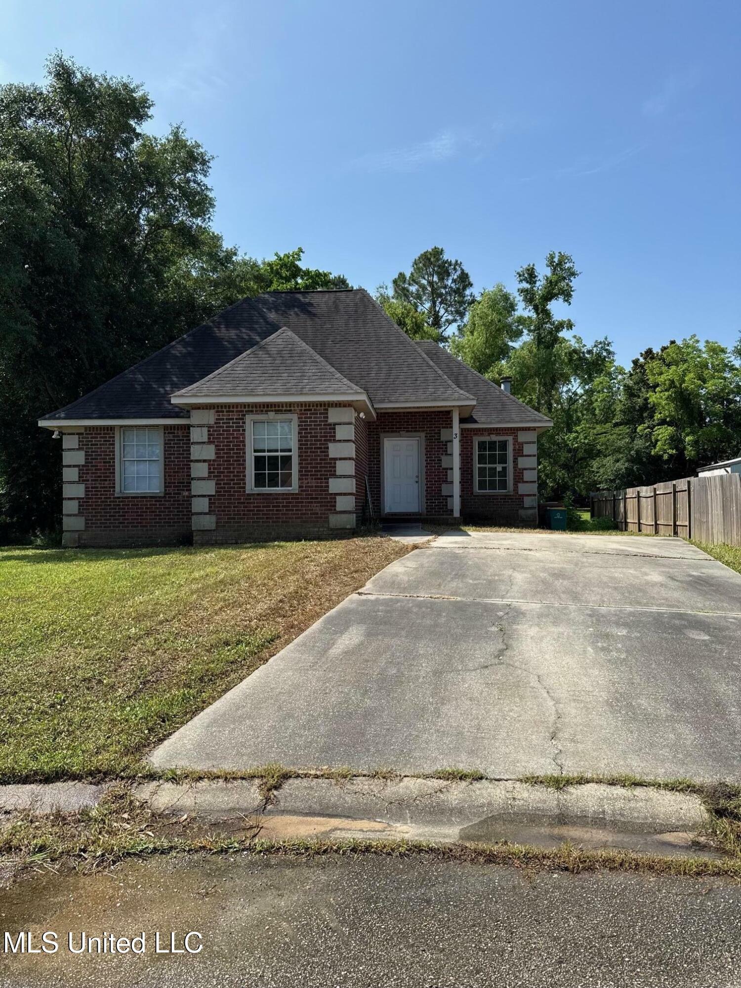 Property Photo: 3 Laudeac Court MS 39571