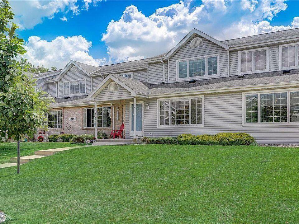 10153 W Whitnall Edge Dr B  Milwaukee WI 53132 photo