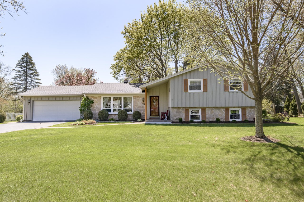 17865 Elm Terrace Cir  Brookfield WI 53045 photo